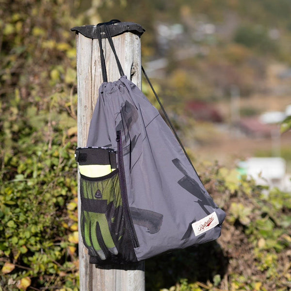 RUTSUBO さむばでべるでい Drawstring Bag (RUTSUBO×JUN INOUE)